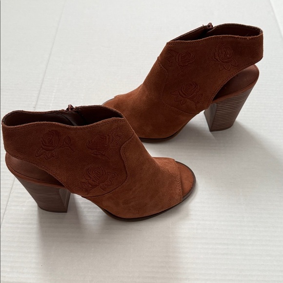 Lucky Brand - Listana Floral Booties - Maroon Brown - Size 10 - Gently Used!! - Picture 2 of 9